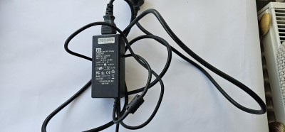 ALIMENTATOR 5 V - 6 A , MODEL CAD030051 ,CWT CHANNEL WELL TECHNOLOGY , FUNCTIONEAZA . foto