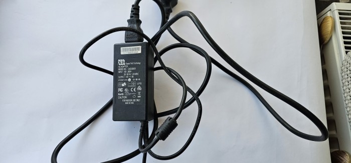 ALIMENTATOR 5 V - 6 A , MODEL CAD030051 ,CWT CHANNEL WELL TECHNOLOGY , FUNCTIONEAZA .