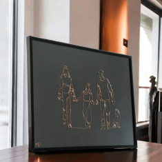 Familie, tablou din fir continuu de sarma placata cu aur, 31×41 cm