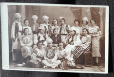 Fotografie tip carte postala, ansamblul de dansuri populare, 1938