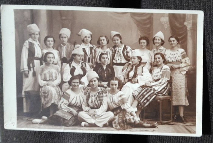 Fotografie tip carte postala, ansamblul de dansuri populare, 1938