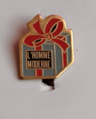 QW9 L 18 - Insigna - tematica comert - inscriptie L&#039;home moderne