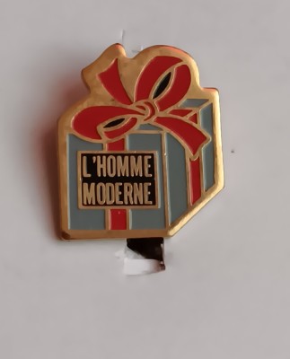 QW9 L 18 - Insigna - tematica comert - inscriptie L&amp;#039;home moderne foto