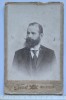 Cabinet card bărbat &ndash; Joseph T&ouml;r&ouml;k București c.1900 &ndash; Strada Domnei nr. 2