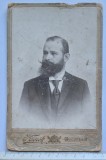Cabinet card bărbat &ndash; Joseph T&ouml;r&ouml;k București c.1900 &ndash; Strada Domnei nr. 2