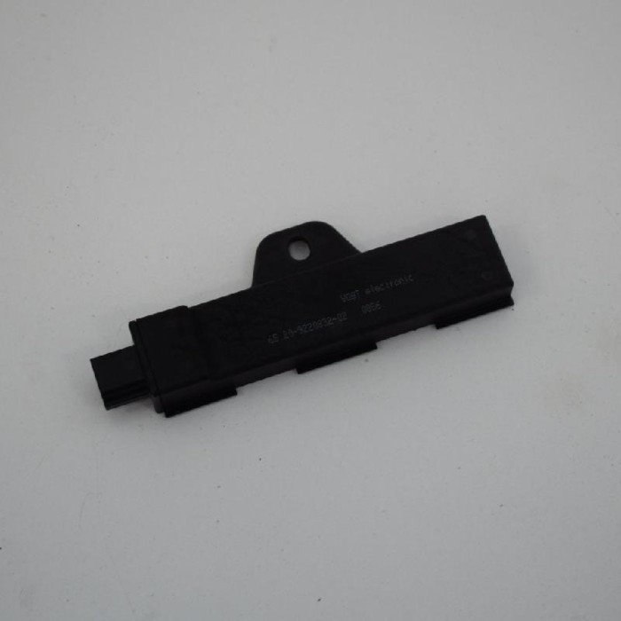 Amplificator de antena BMW 3 F30, F80 2016 OEM: 9220832 2617808