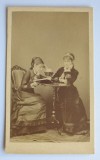 CDV Atelier Romania 1860-1870 doua fete la masa