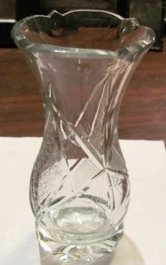 CY - Vaza sticla / cristal veche deosebita groasa in carne / H: 18,50 cm D: 9 cm