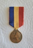 Medalia aniversara 10 ani de la Marea Unire (1918-1928) cu panglica tricolora de epoca
