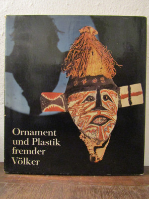 Ornament und Plastik fremder Volker foto