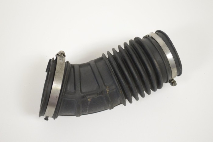 Furtun de admisie aer CHRYSLER 300C 2010 OEM: 0210490A 11468624