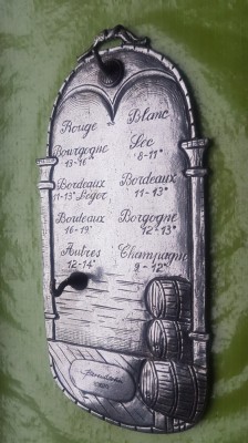 G162-Aplica veche Restaurant cu marcile de vinuri Franta model crama cu butoaie. foto