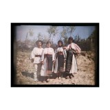 Grup de patru țărani rom&acirc;ni, autocromie realizată de arh. Victor Ștefănescu