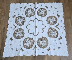 FATA DE MASA VINTAGE DIN BUMBAC CU MODEL PANGLICI, BRIDE SI BRODERIE SPARTA