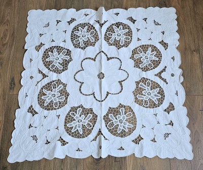 FATA DE MASA VINTAGE DIN BUMBAC CU MODEL PANGLICI, BRIDE SI BRODERIE SPARTA foto