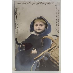 FETITA CU GLUGA SI UMBRELA , FOTOGRAFIE COLORIZATA , TIP CARTE POSTALA , CLASICA