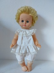 Papusa Aradeanca Ancuta, anii 80, cauciuc, 40cm, ochi mobili albastri, par blond, stare buna