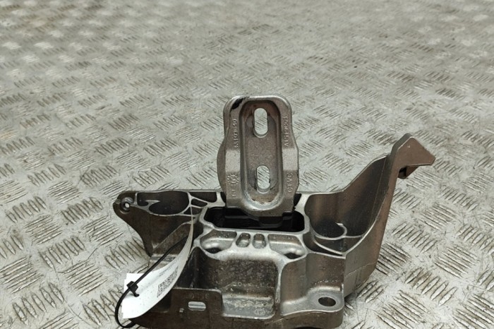 Suport motor st&acirc;nga PEUGEOT 208 II UB_, UP_, UW_, UJ_ 2024 OEM: 9824312980 | 31776641