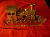 Macheta unicat - Locomotiva model vechi ,otel si suport sintetic L= 23cm, 1:25, Z - 1:220, Locomotive