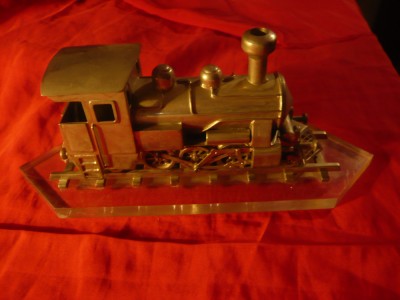 Macheta unicat - Locomotiva model vechi ,otel si suport sintetic L= 23cm foto
