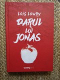 LOIS LOWRY - DARUL LUI JONAS * ILUSTRATII PAUL COX , 2013 ( CARTONATA )