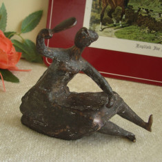 Statuie Bronz “Femeie cu Oglinda” – Vintage