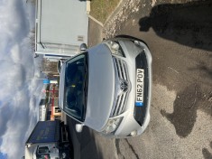 Toyota Avensis foto