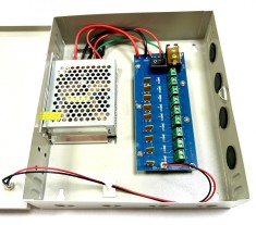 Aproape nou: Sursa alimentare CCTV PNI STC5.1A in cutie metalica 12V 5A si 9 iesiri