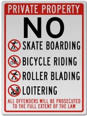 No Skateboarding Bicycle Riding Rollerblading Loitering Sign foto