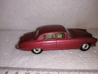 bnk jc Corgi 238 Jaguar MkX Metallic Cerise foto