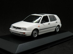 Macheta Volkswagen Golf III Maxichamps 1:43 foto