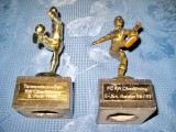 5644-2 Statuiete vechi colectie Fotbalisti-Premii Cupe anii: 1996-1997 si 1998. Pereche, 2 buc, metal bronzuit sau argintat.