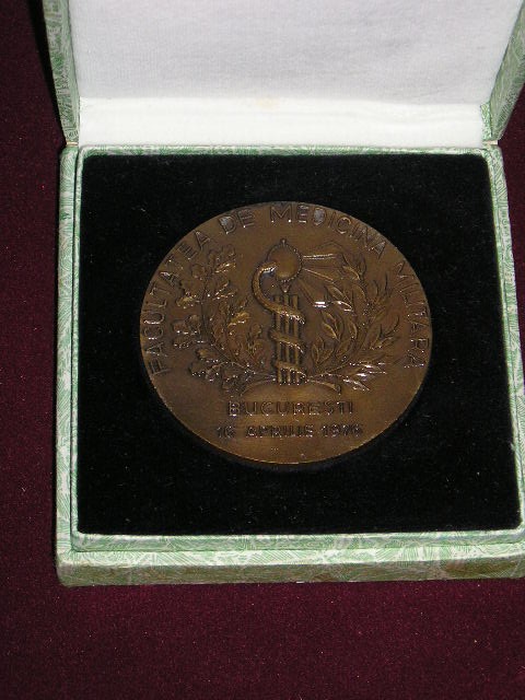 QW4 15 - Medalie - tematica medicina - Facultatea de medicina militara - 1976