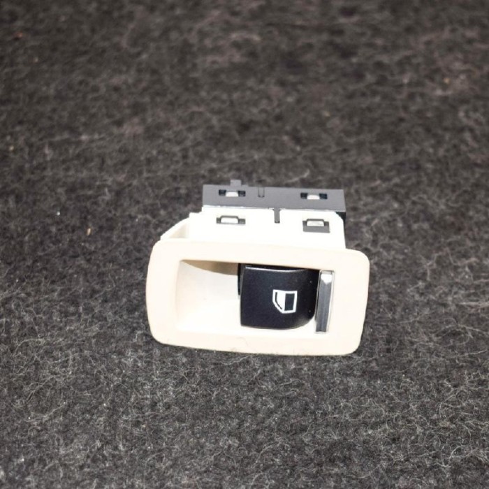 Buton geam ușă dreapta spate BMW 3 F30, F80 2015 OEM: 9361937 3123418