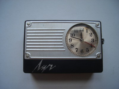 Ceas de masa sovietic cu alarma Myr, functioneaza foto