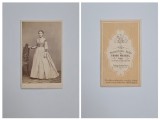 Fotografie de colectie CDV Atelier Georg Maerkl, Doamna cu crinolina, Wien, Viena, ca. 1865-70