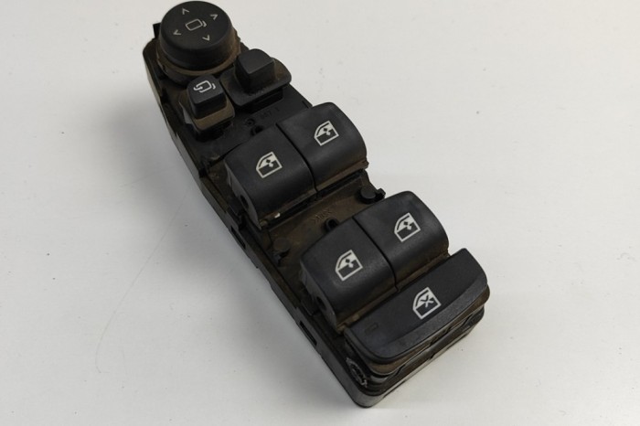 Buton geam ușă dreapta față BMW i4 G26 2022 OEM: 7948785 30431364