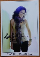 Autograf pe fotografie al artistei canadiene Sarah McLachlan