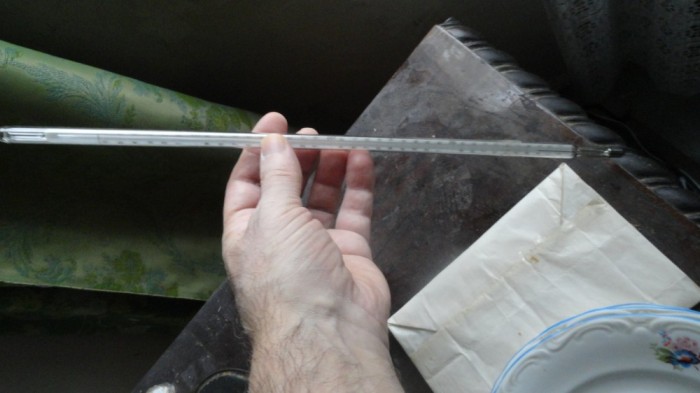 TERMOMETRU LABORATOR MARE TEMPERATURA [0-360grade].ARE TUBUL EXTERIOR SPART .NU IMPIEDICA MASURAREA .