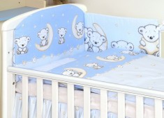 Set lenjerie din bumbac cu protectie laterala pentru pat bebe 120 x 60 cm, Ursulet pe luna Albastru, Amy foto