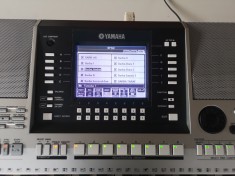 YAMAHA PSR S-710 foto