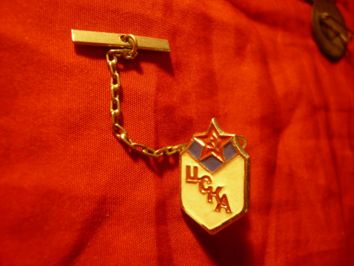 Insigna sportiva TSKA Moscova ,metal si email si lant h=2cm