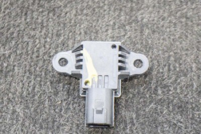 Senzor de impact dreapta față VOLVO V40 Hatchback 2016 OEM: 31360986 10951158 foto