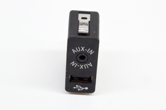 Port USB/AUX-In BMW i3 I01 2017 OEM: 9266607 17349750