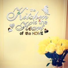 Sticker Acril Decorativ Motivational, Bucataria este Inima Casei