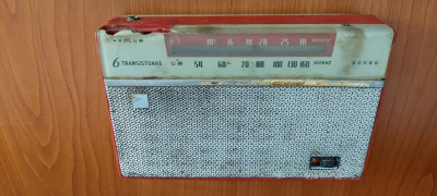 RADIO S631T ELECTRONICA , 6 TRANZISTOARE , NU FUNCTIONEAZA DOAR FASAIE foto