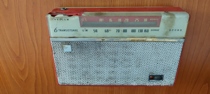 RADIO S631T ELECTRONICA , 6 TRANZISTOARE , NU FUNCTIONEAZA DOAR FASAIE