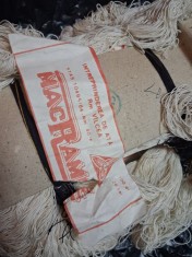 Balot/bax cu boline vechi din perioada comunista.Intreprinderea de ata Ramnicu Valcea MACRAME.de colectie sau folosinta