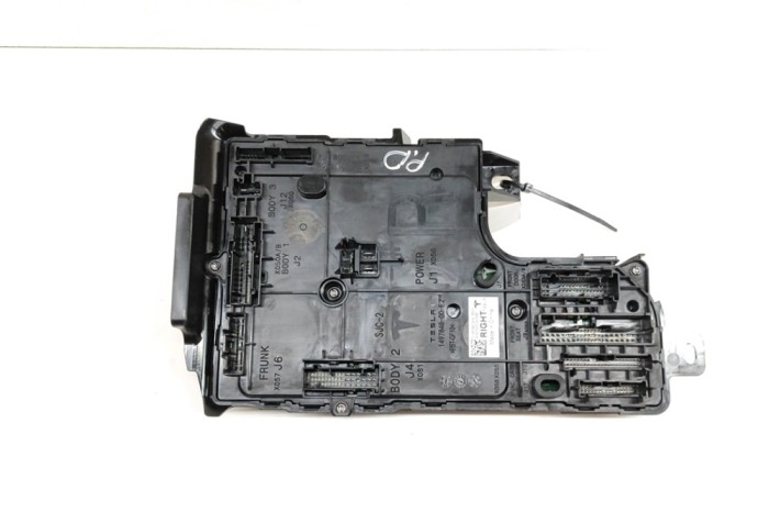TESLA MODEL Y 2022 OEM: 1657650-39-A,1497848-00-E,1670977-00-A SKU: 23791876