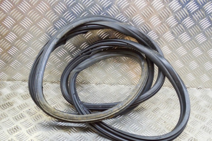 Garnitura ușă dreapta față FORD TRANSIT 2017 OEM: BK31-V20708-AD | 13773020